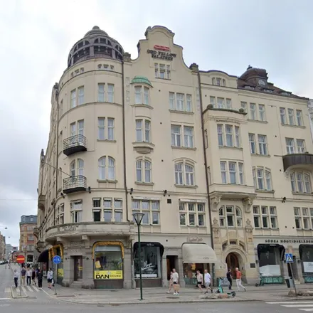 Rent this 4 bed apartment on Månsson optiker in Stora Nygatan, 211 39 Malmo