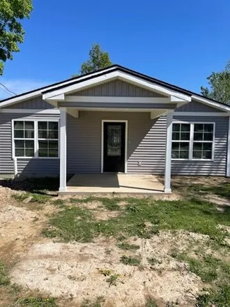 Buy this 3 bed house on 510 North Locust Street in Dexter, MO 63841
