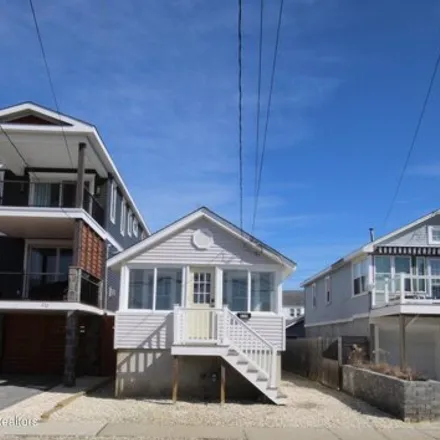 Image 2 - 252 4th Avenue, Manasquan, Monmouth County, NJ 08736, USA - House for rent