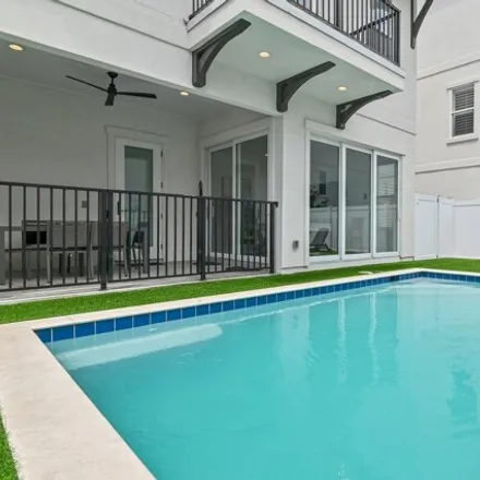 Buy this 7 bed house on 14 Miramar Court in Miramar Beach, FL 32550