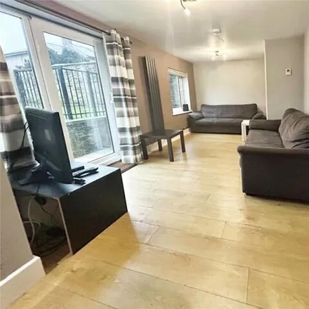 Image 2 - Ashenhurst Road Ashenhurst Rise, Ashenhurst Road, Huddersfield, HD4 6QQ, United Kingdom - House for rent