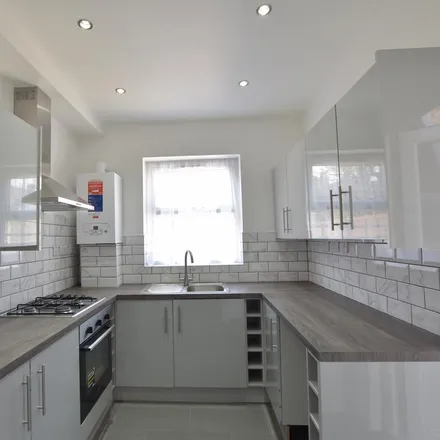 Rent this 4 bed townhouse on 49 Greenfield Road in London, N15 5LE