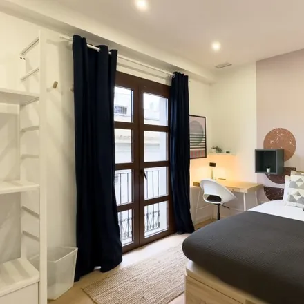 Rent this 5 bed room on Carrer de l'Hospital in 4, 08001 Barcelona