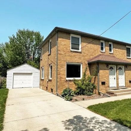 Rent this 2 bed house on 945 East Ashman Street in Midland, MI 48642