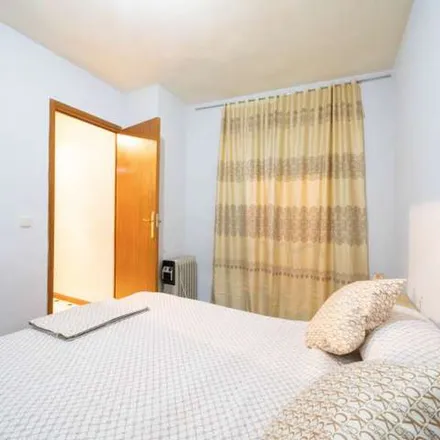 Rent this 2 bed apartment on Madrid in Los Hermanos, Calle Torrejón de Velasco