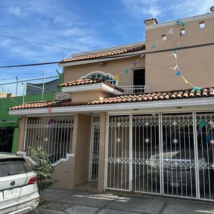 Buy this 5 bed house on Calle Francisco Martín del Campo in Jardines Alcalde, 44298 Guadalajara