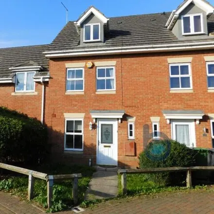 Rent this 3 bed townhouse on Oswald Road in Peterborough, PE2 9RY