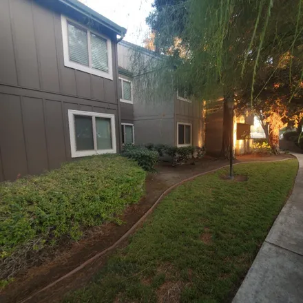 Buy this 2 bed condo on 2259 Lakeview Circle in Los Medanos, Pittsburg