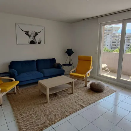 Rent this 3 bed apartment on 13 Boulevard Jean Pain in 38000 Grenoble, France