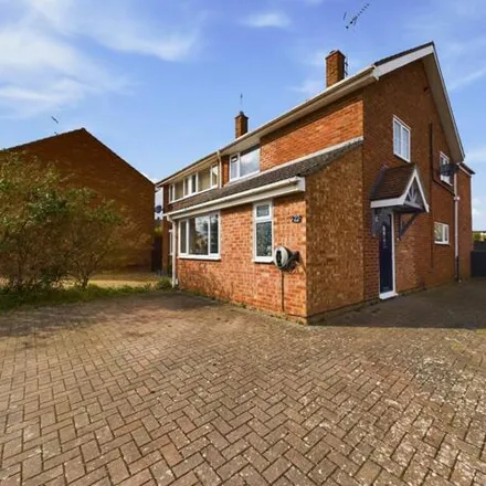 Buy this 3 bed duplex on Highfields in Towcester, NN12 6EY