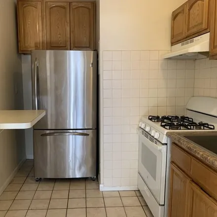 Image 9 - Andrew's Healthy Eating, 737 Broadway, Bayonne, NJ 07002, USA - Apartment for rent