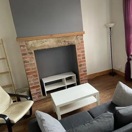 Rent this 3 bed house on Providence Road in Leeds, LS6 2JQ