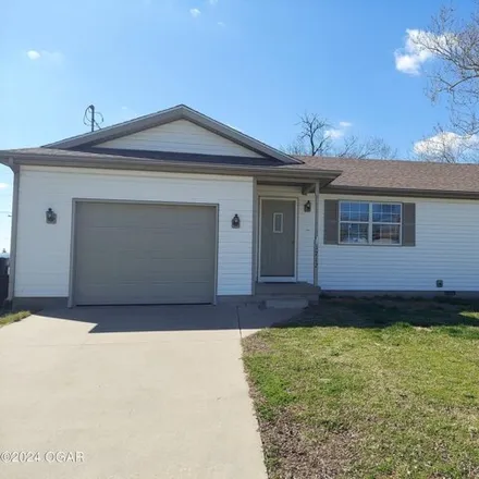 Rent this 2 bed house on 1712 Blue Jay Drive in Webb City, MO 64870