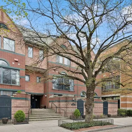 Buy this 4 bed condo on 1632-1638 North Hudson Avenue in Chicago, IL 60614