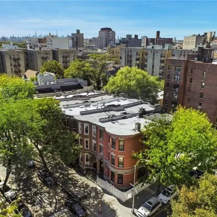 Image 3 - 1827 Topping Avenue, New York, NY 10457, USA - House for sale