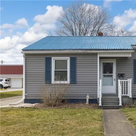 Buy this 2 bed house on 3223 Poplar Street in Erie, PA 16508