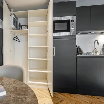 Rent this 1 bed apartment on 1062 AZ Amsterdam