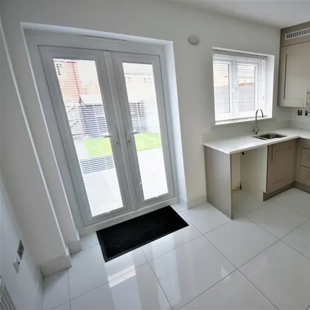 Image 2 - Llys y Groes, Wrexham, LL13 7AG, United Kingdom - Townhouse for rent