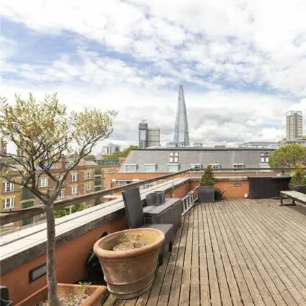 Image 3 - The Triangle, 21 Three Oak Lane, London, SE1 2XQ, United Kingdom - House for sale