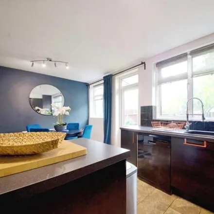 Image 3 - 18 Queenswood Avenue, London, E17 4EH, United Kingdom - Apartment for sale