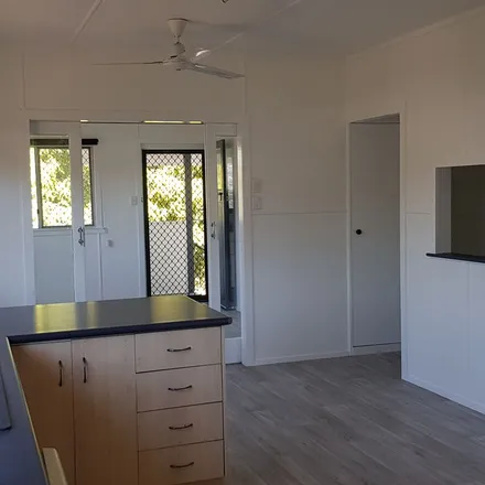 Image 4 - Shirley Street, Moura QLD 4718, Australia - Apartment for rent