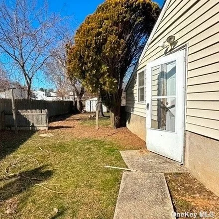 Image 4 - 27 Kirby Ln, Central Islip, New York, 11722 - House for sale