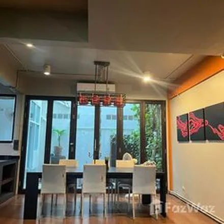 Rent this 2 bed townhouse on unnamed road in Phaya Thai District, Bangkok 10400