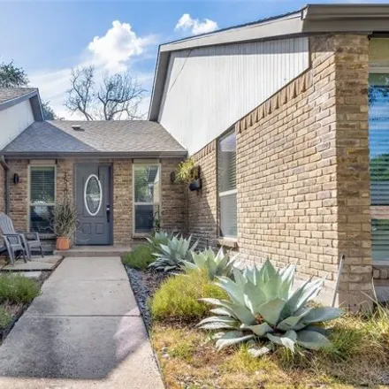 Buy this 3 bed house on 15305 Trails End Dr in Dallas, Texas