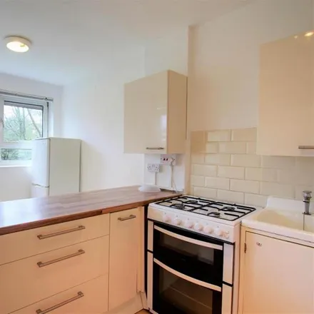 Image 3 - Tilford Gardens, London, SW19 6DN, United Kingdom - Apartment for rent