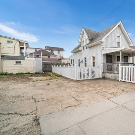 Buy this 2 bed house on 4435 New Jersey Avenue in Wildwood, NJ 08260