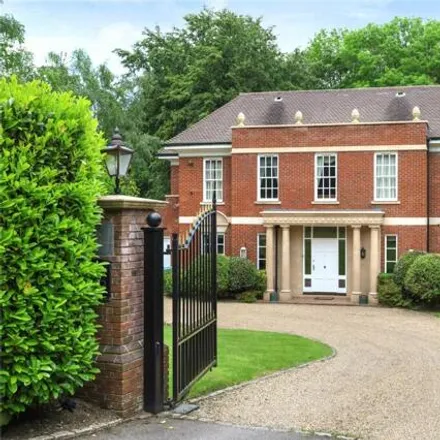 Image 2 - Albany Close, Esher, Surrey, Kt10 - House for sale