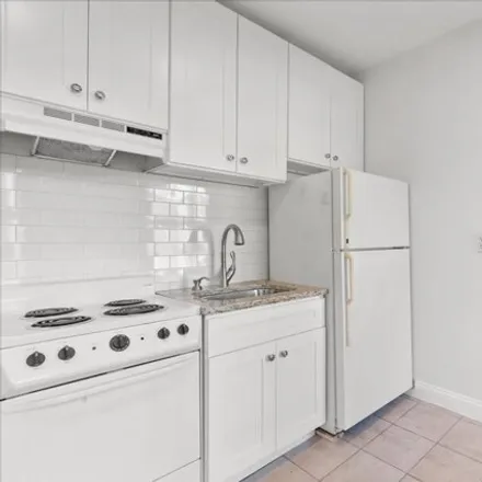 Image 4 - 19 Harris Street, Boston, MA 02109, USA - Apartment for rent