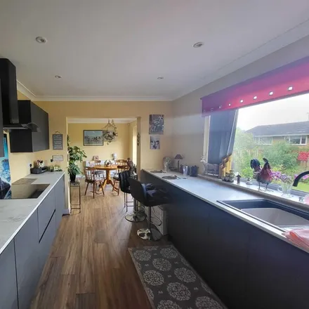 Image 3 - Chapel Lane, Thornhill, WF12 0DJ, United Kingdom - House for rent