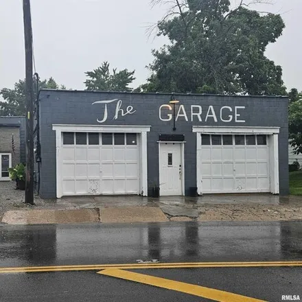 Image 2 - 1205 E Main St, Benton, Illinois, 62812 - House for sale