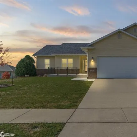 Buy this 6 bed house on 6226 Hoover Trail Road Southwest in Summit, Cedar Rapids