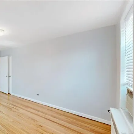 Image 7 - 33-26 92nd Street, New York, NY 11372, USA - Apartment for sale