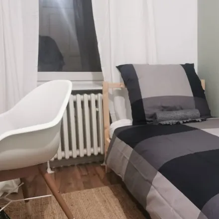 Rent this 5 bed room on Kiautschoustraße 2 in 13353 Berlin, Germany