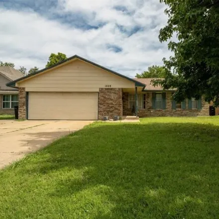 Buy this 3 bed house on 1009 SW 1st St in Moore, Oklahoma