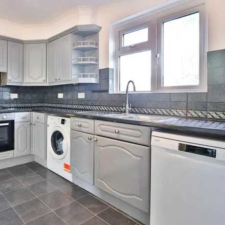 Image 5 - 79 Browning Avenue, London, KT4 8AX, United Kingdom - House for rent