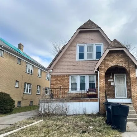 Rent this 4 bed house on Chalmers / Warren (SB) in Chalmers Street, Detroit