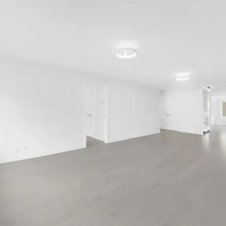 Rent this 4 bed apartment on 72 East 80th Street in New York, NY 10075