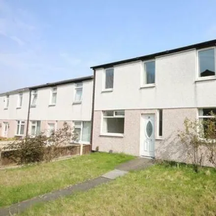 Rent this 3 bed townhouse on 14 Penfolds in Halton Brook, Runcorn