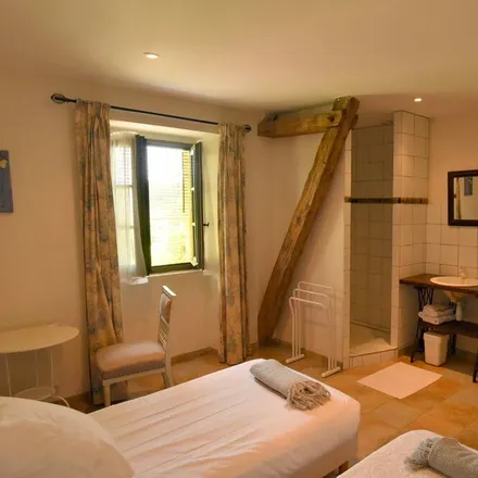 Rent this 3 bed house on 24370 Saint-Julien-de-Lampon