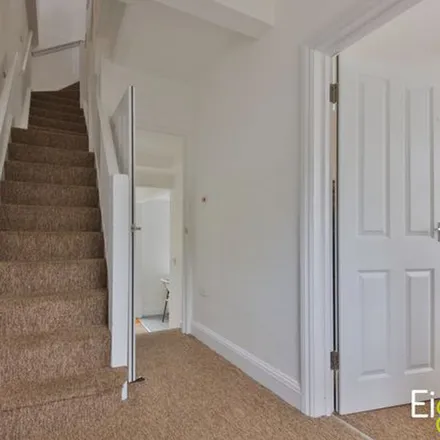 Rent this 6 bed townhouse on 86 Milner Road in Brighton, BN2 4BP