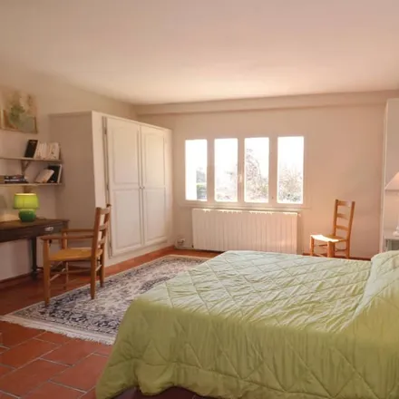 Rent this 4 bed house on Chemin Vieux de Saint-Quentin in 30700 Uzès, France