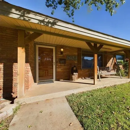 Image 2 - 1795 Gillham Drive, Brownfield, TX 79316, USA - House for sale