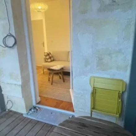 Image 7 - 16 Place Canteloup, 33800 Bordeaux, France - Apartment for rent
