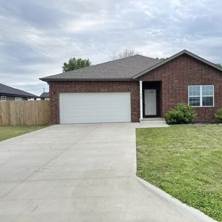 Buy this 3 bed house on 934 Maurice Street in Bolivar, MO 65613