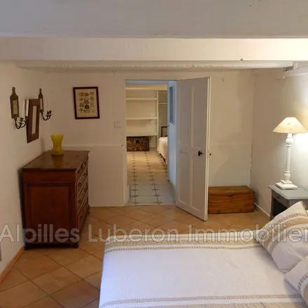Image 5 - Avenue de la Victoire, 13660 Orgon, France - Apartment for rent