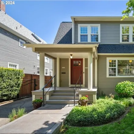 Buy this 6 bed house on Northeast 15th Avenue in Portland, OR 97212